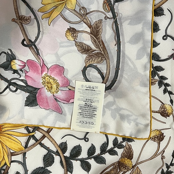 GUCCI Flora Scarf Large Flower Silk White/Berry - Picture 8 of 11